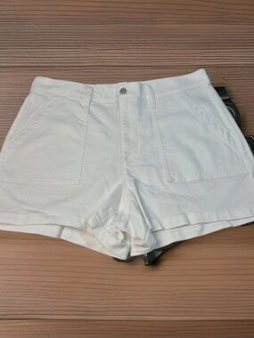 J.Crew Women’s Shorts Size 32 Flat Front White  Denim NWT 28